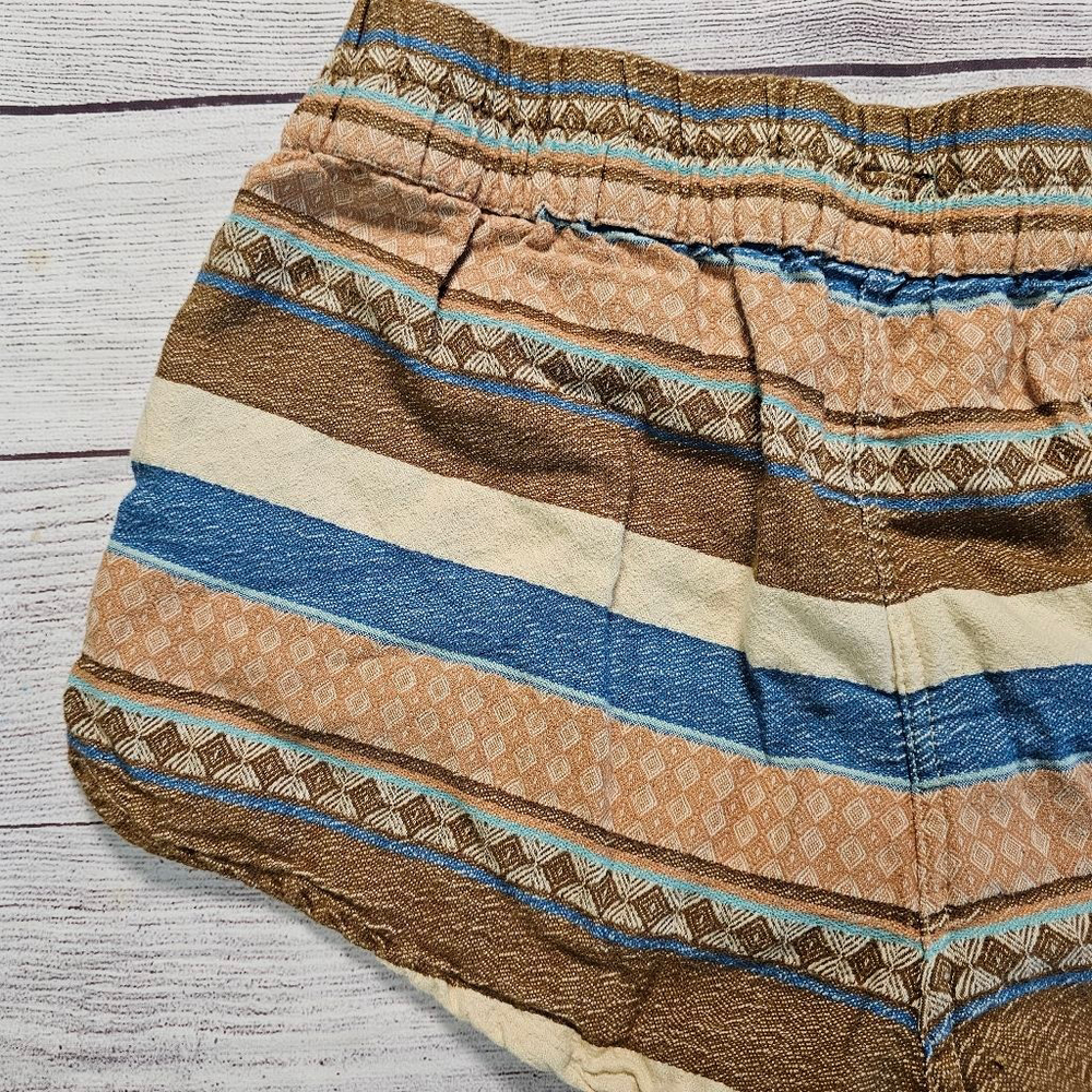 Kavu medium pull on short w/Aztec design. Brown, blue, cream - Picture 6 of 10
